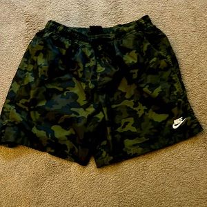 Nike shorts camo good condition